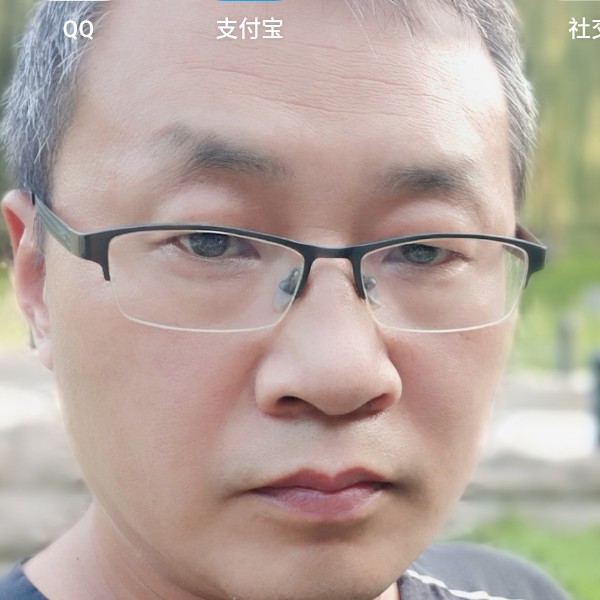如此平凡的人的照片