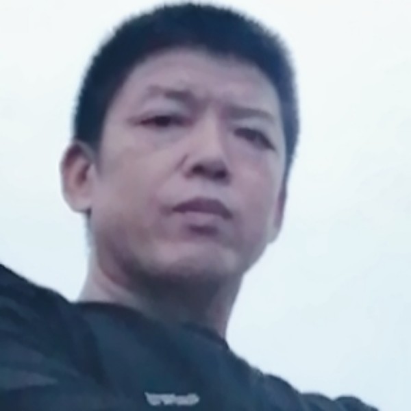 迷茫浅吻暖光的照片