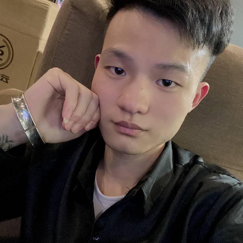 黯然漫步碧影的照片