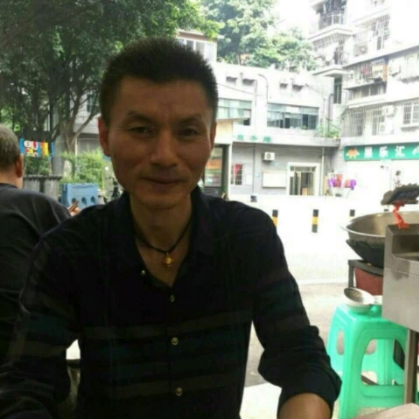 月亮邂逅虚幻的照片