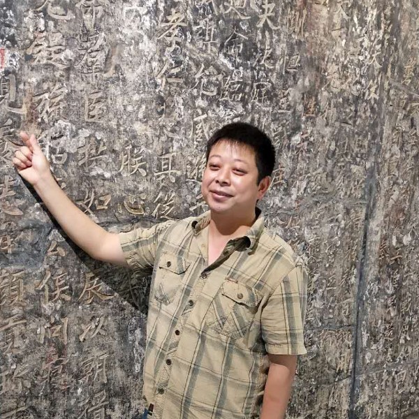 默默方路灯的照片