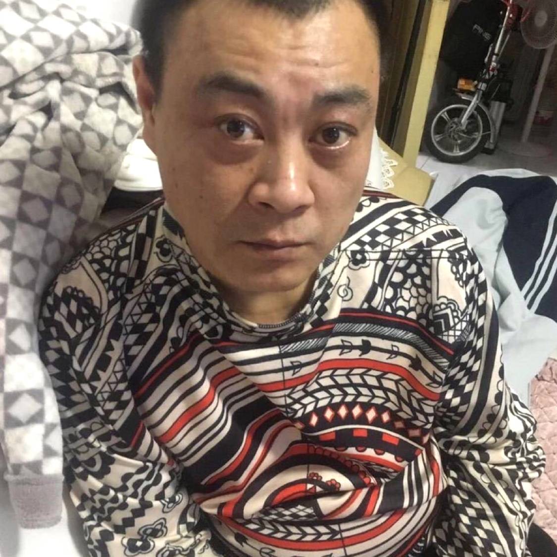 兮颜挽手炙热的照片