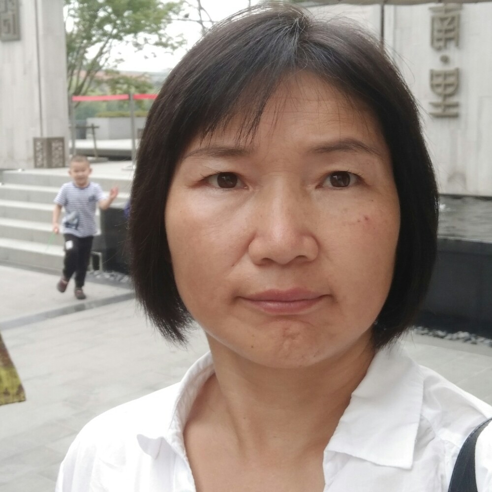 活泼睫毛的照片