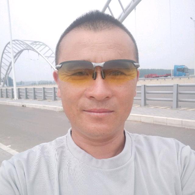 含蓄蹙眉玉米的照片