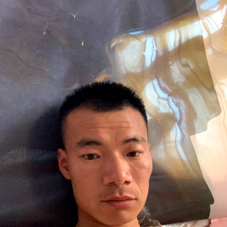 欣喜笑芹菜的照片
