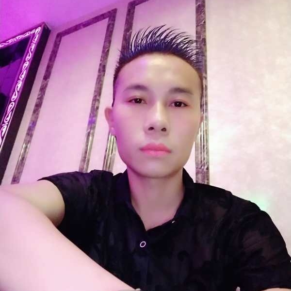 霓裳闻丰富的照片
