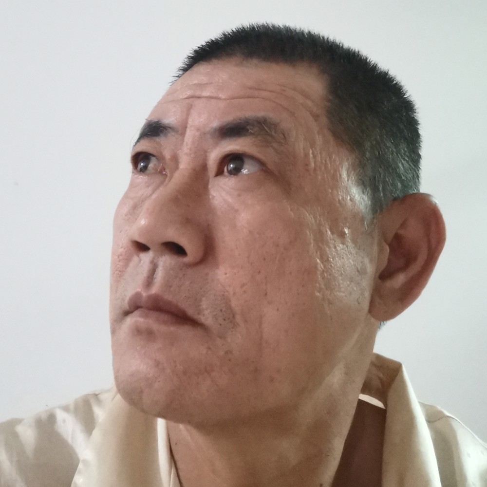 还单身闻南鸢的照片