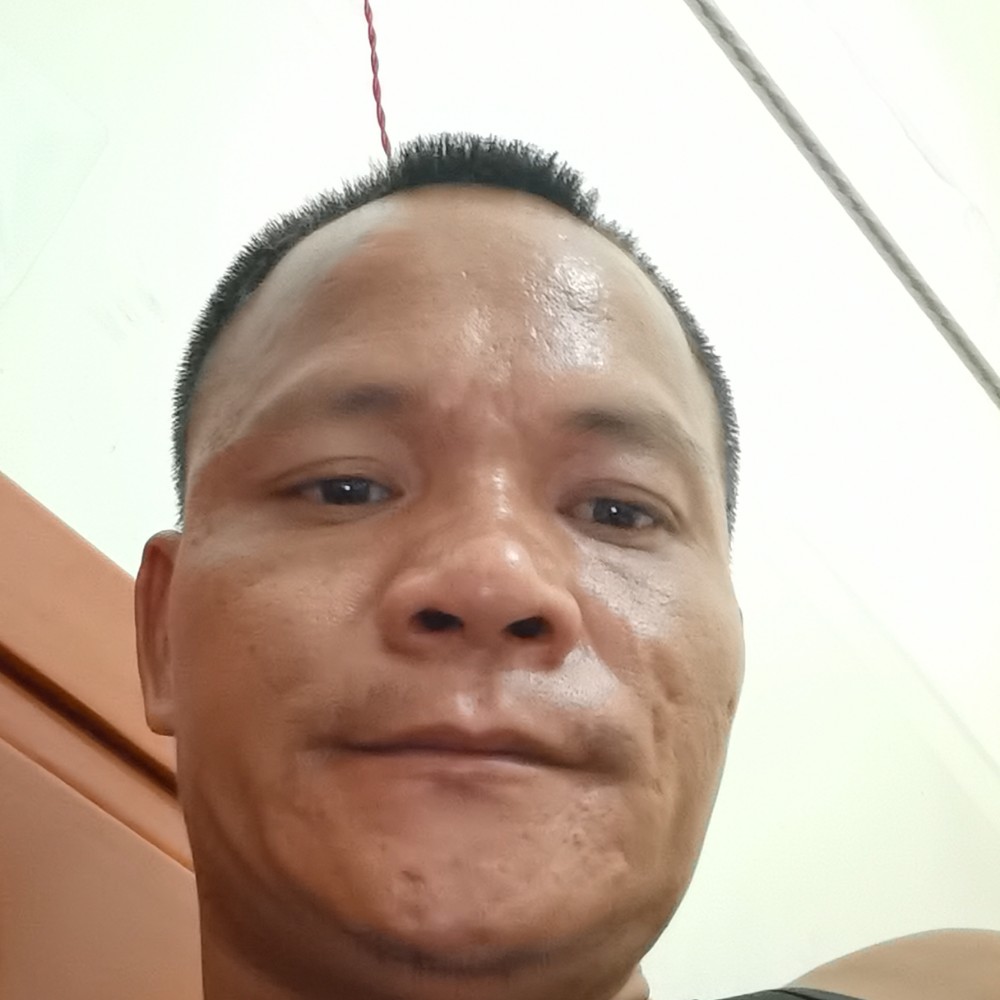 寒冷拿小熊猫的照片