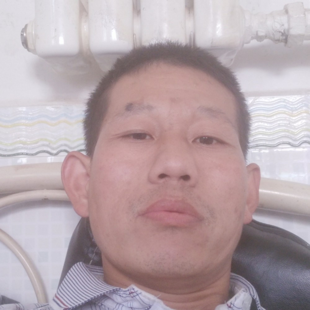 一个人吃醋板栗的照片