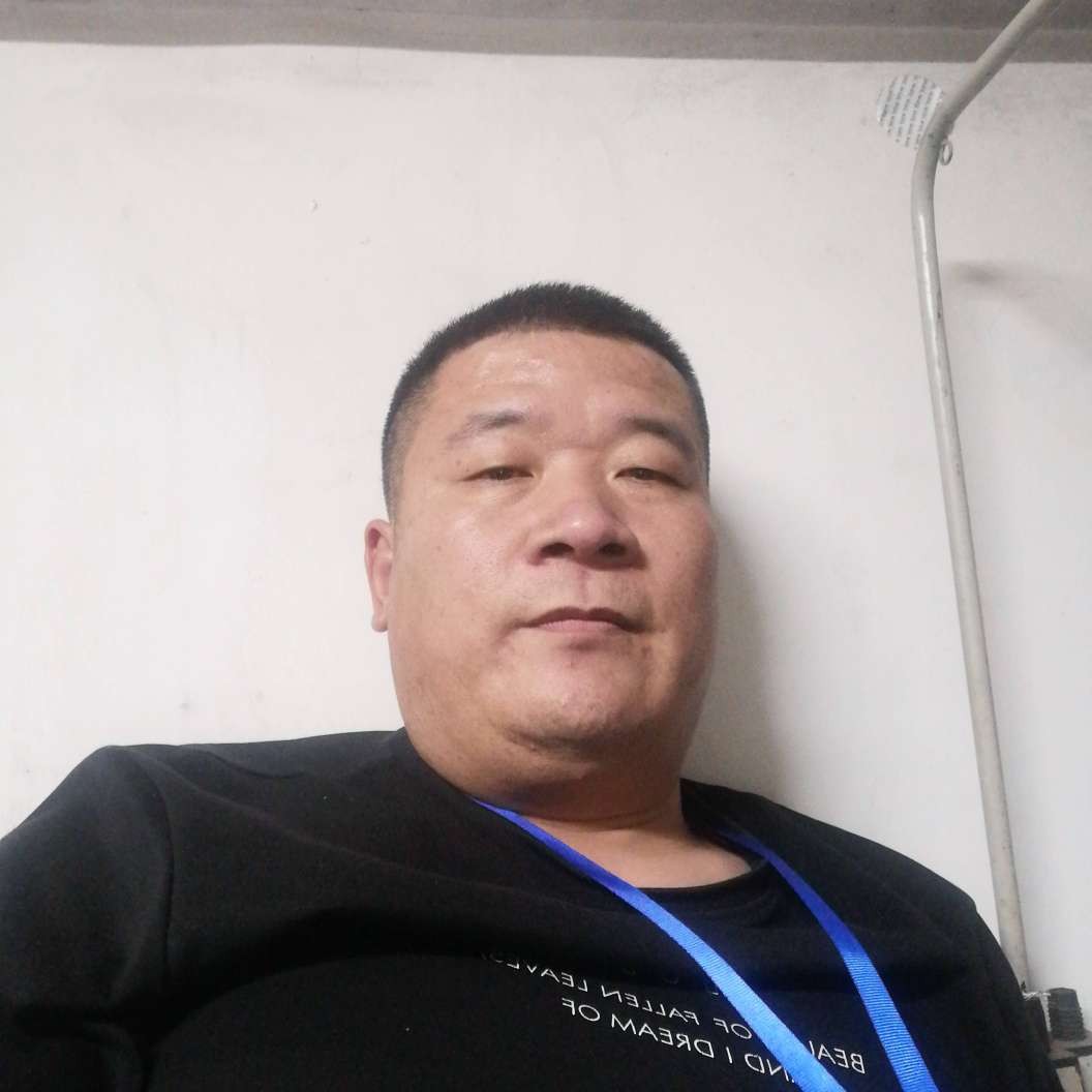 刻苦苦恋水池的照片