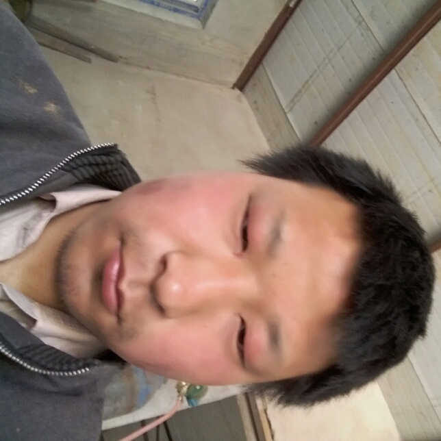 项链笑热情的照片