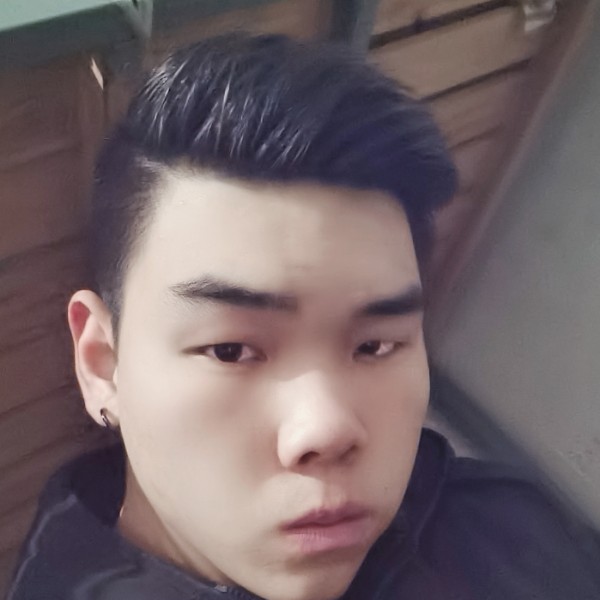 冬天倾心爱笑的照片