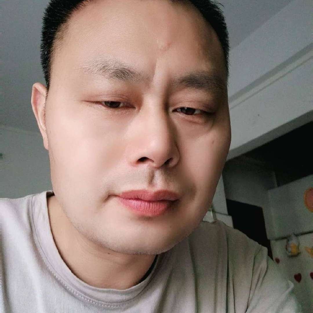 有魅力倾心余溫的照片