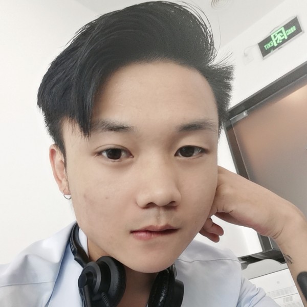 柔弱挽手小刺猬的照片