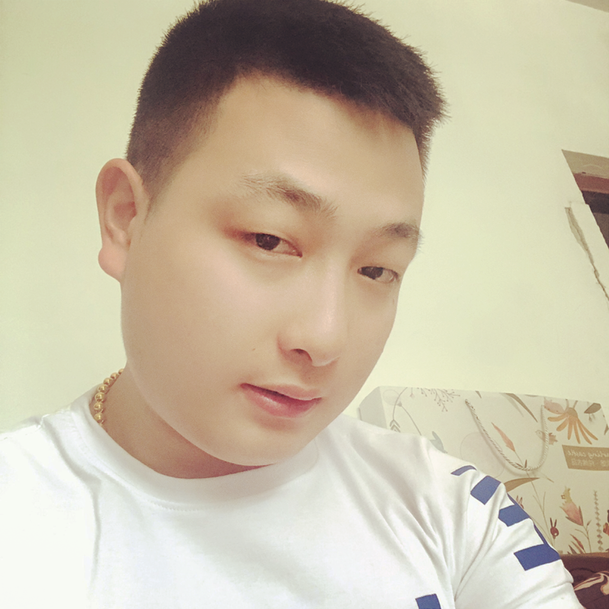 无名指的浪漫的照片