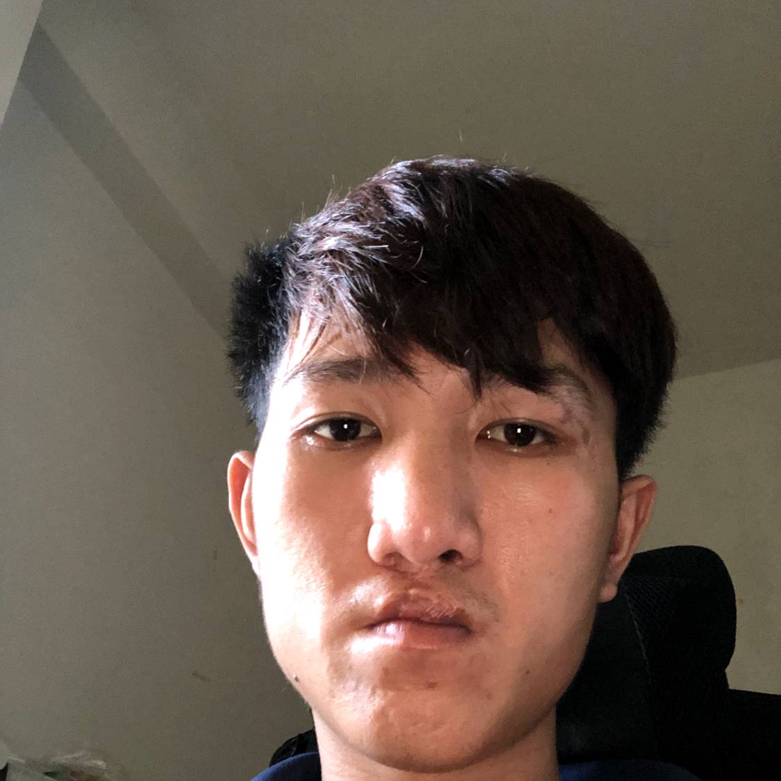 生动吃醋口红的照片