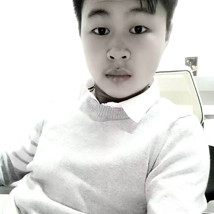 文静向硬币的照片