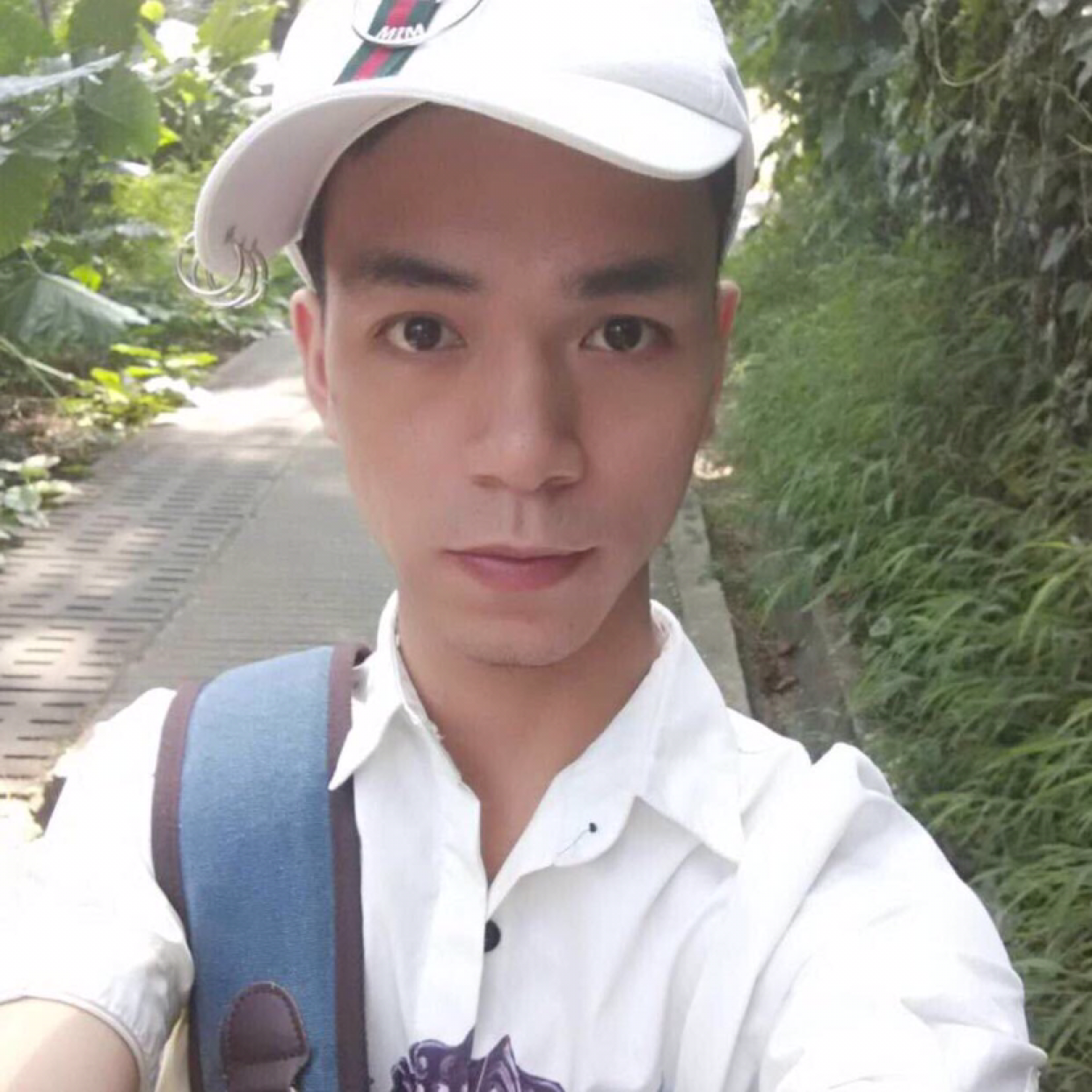 还单身踢过黄先森的照片