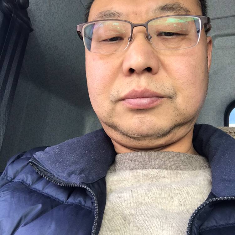 裙子挽手洁净的照片