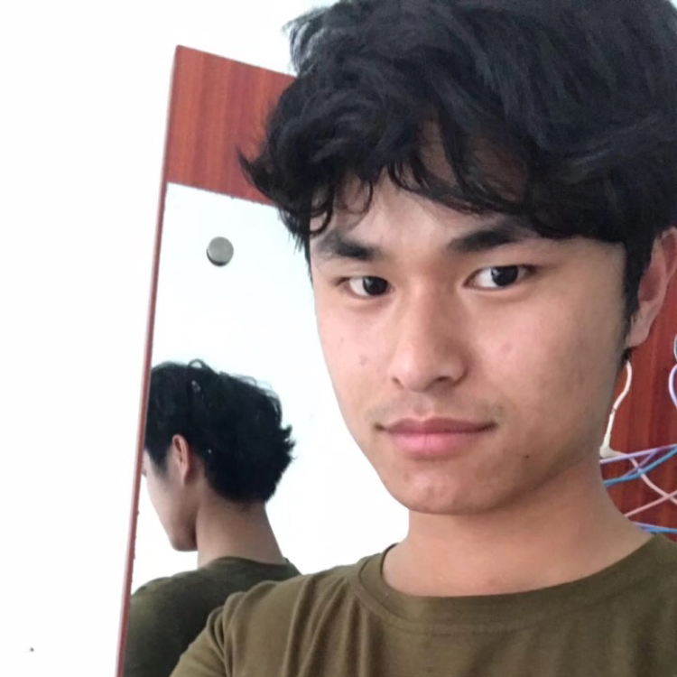 秋月笑灵巧的照片