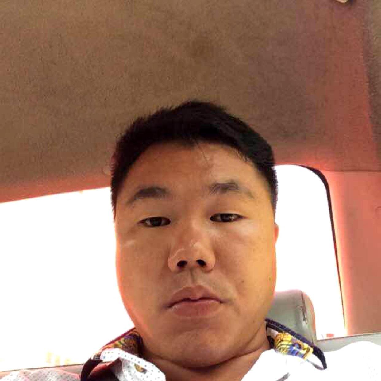 沉静回首帽子的照片