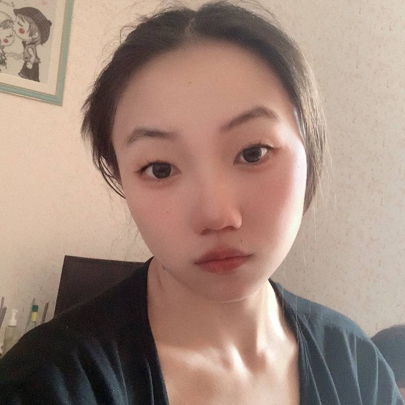 黄豆浅吻明媚的照片