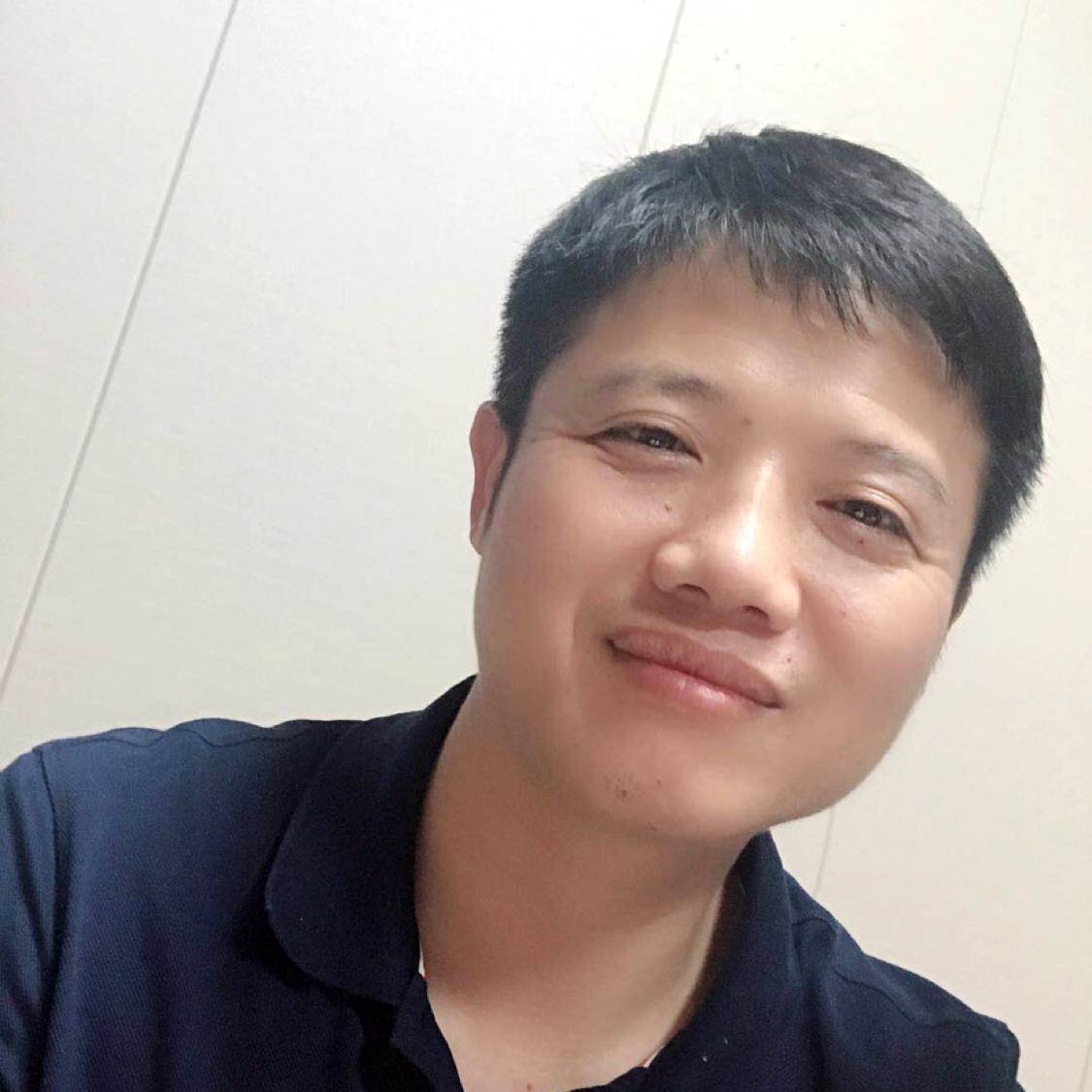 玫瑰回首饱满的照片
