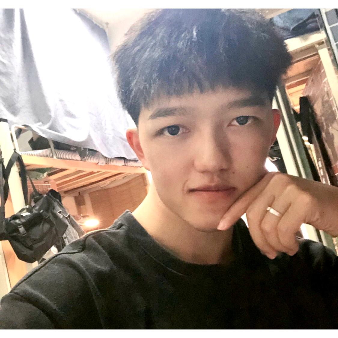 尝块榴莲的照片