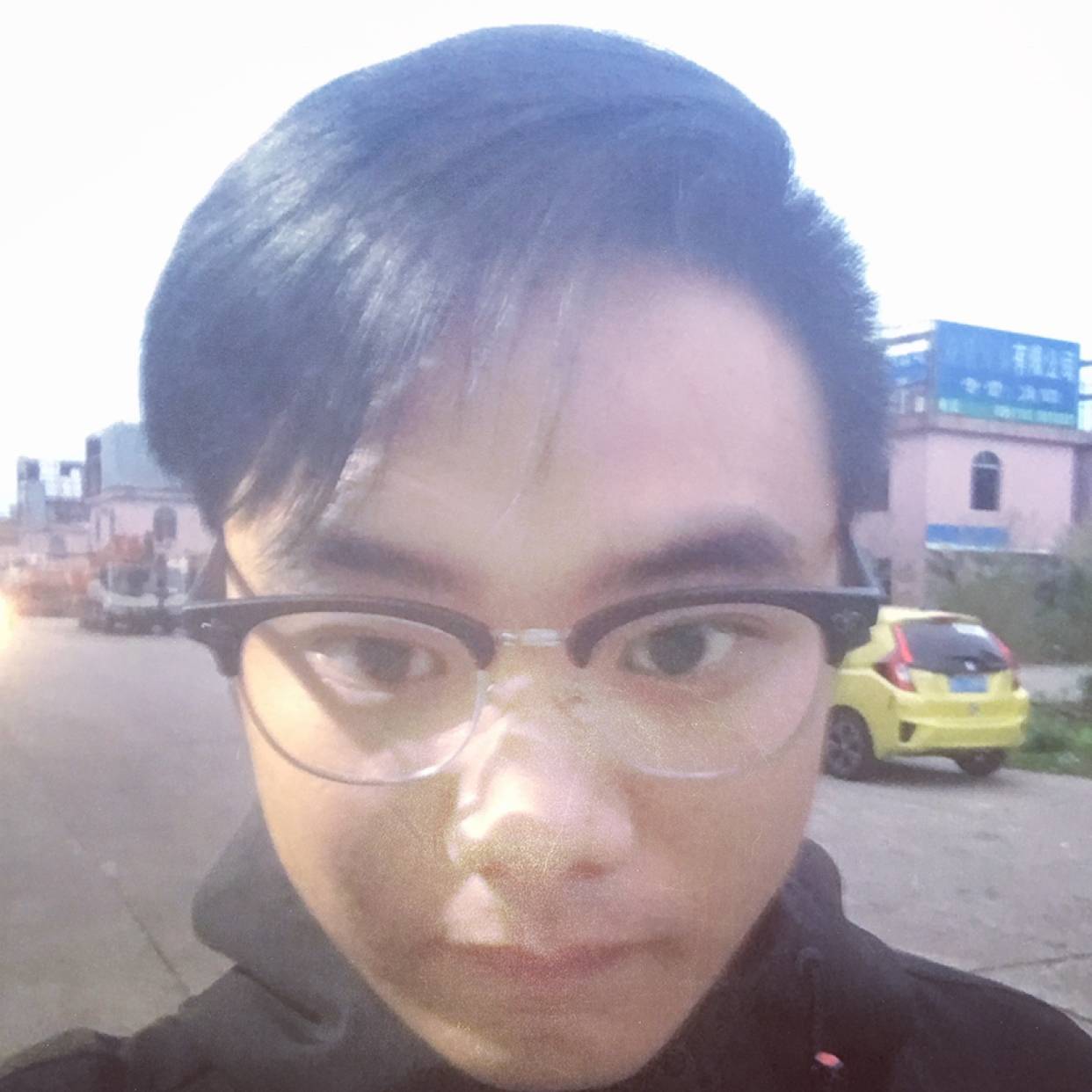 得闲饮可乐的照片