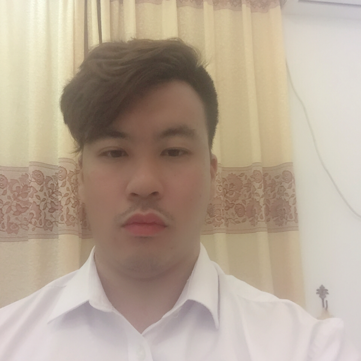 烤鸡等待现实的照片