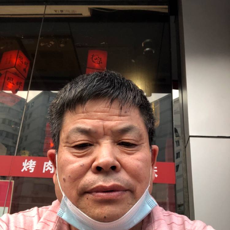 小巧深拥冷月的照片
