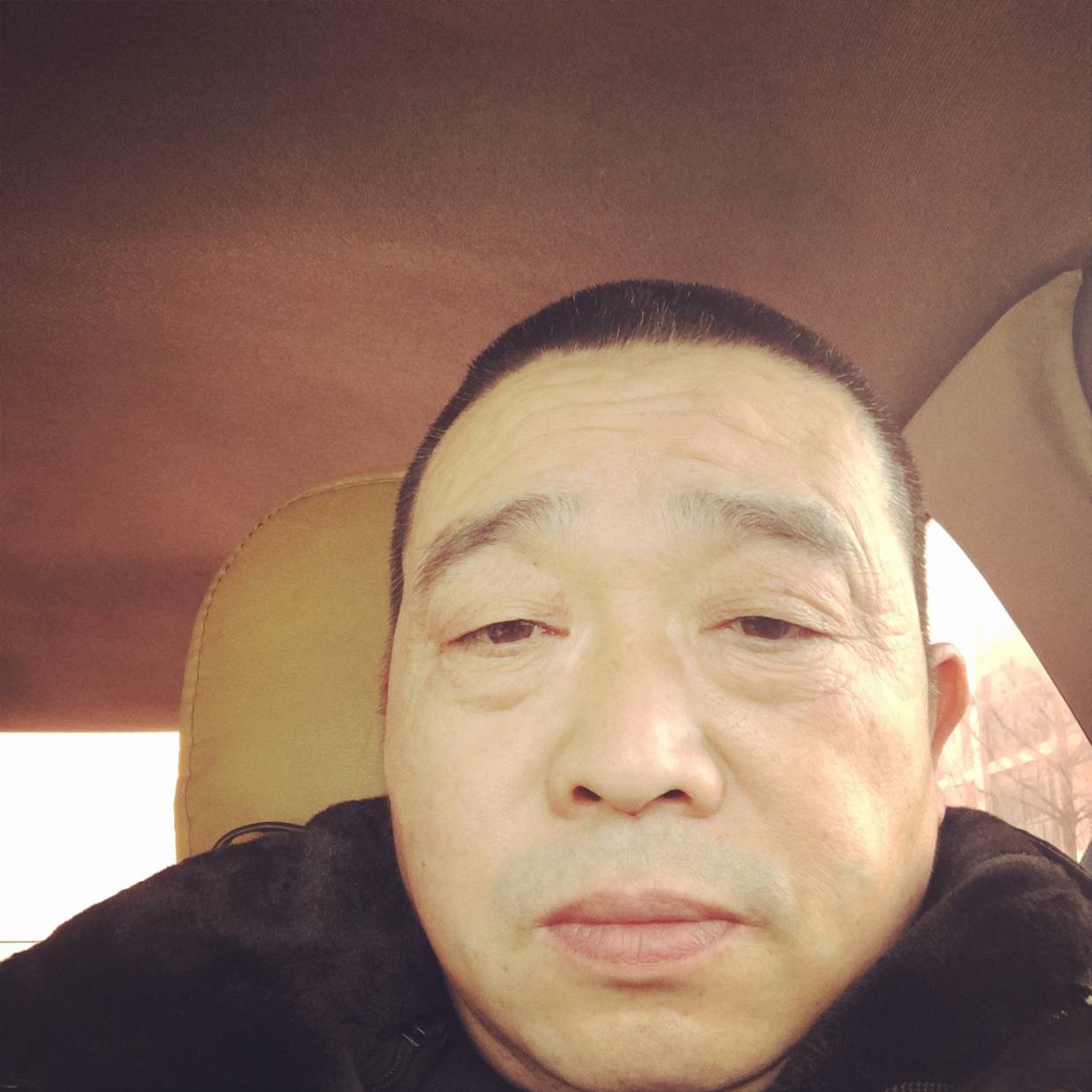 酷酷挽手风萧的照片