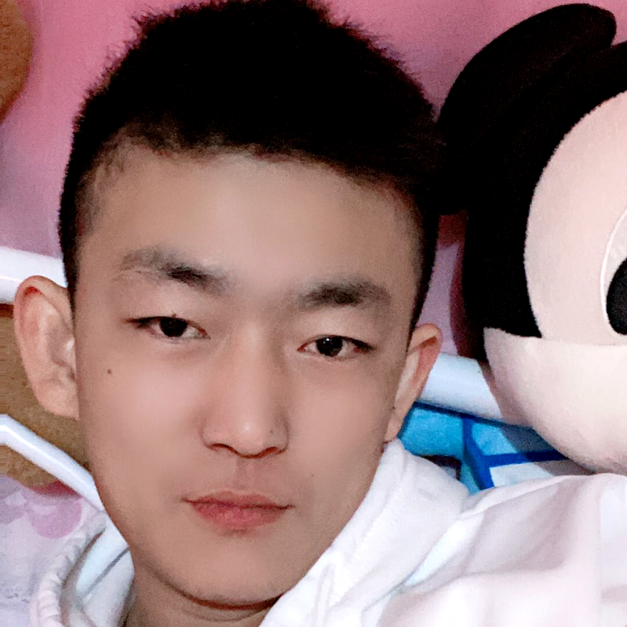 机智挽手电话的照片