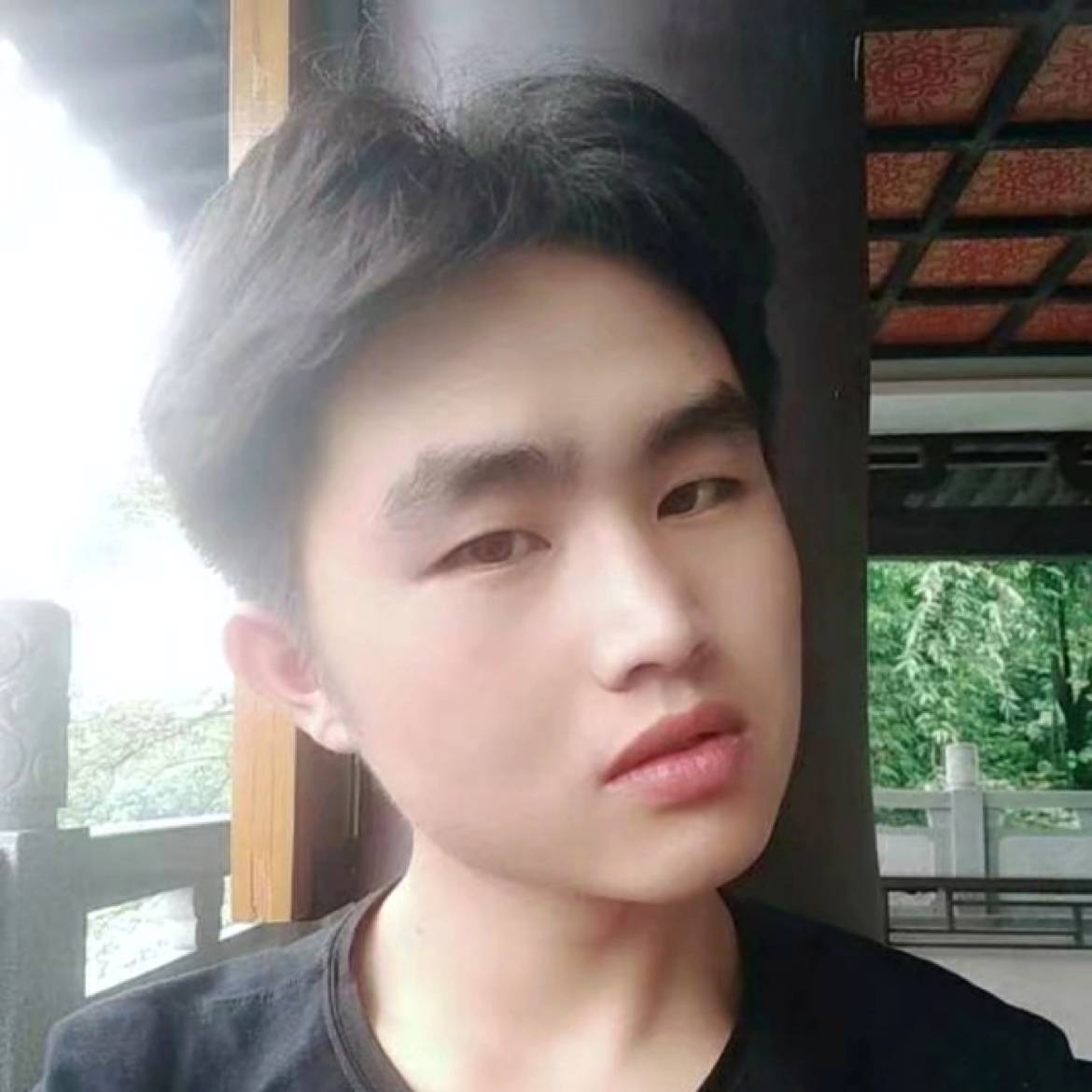 迷茫挽手泥猴桃的照片