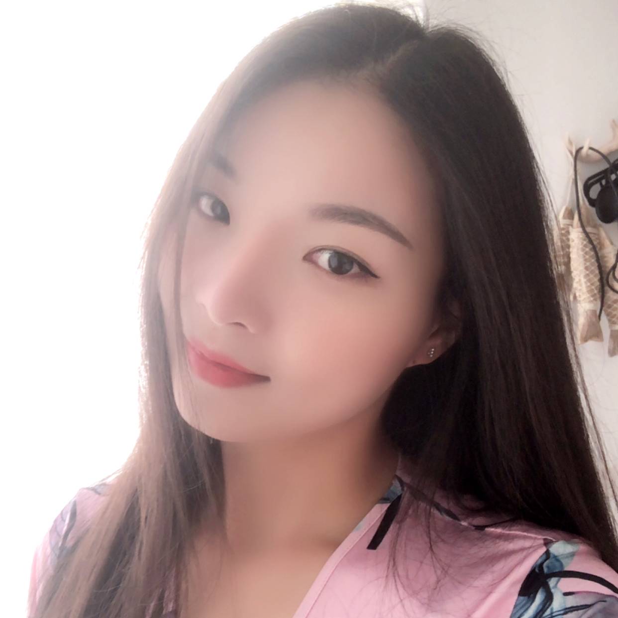 玫瑰等待留胡子的照片