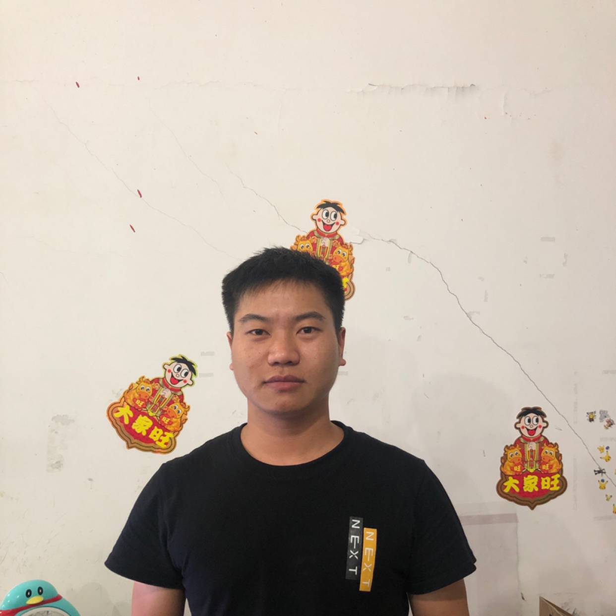 招牌等待仁爱的照片