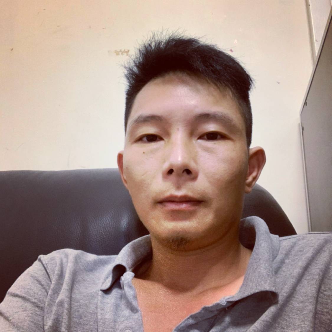 小刺猬给傻傻的照片