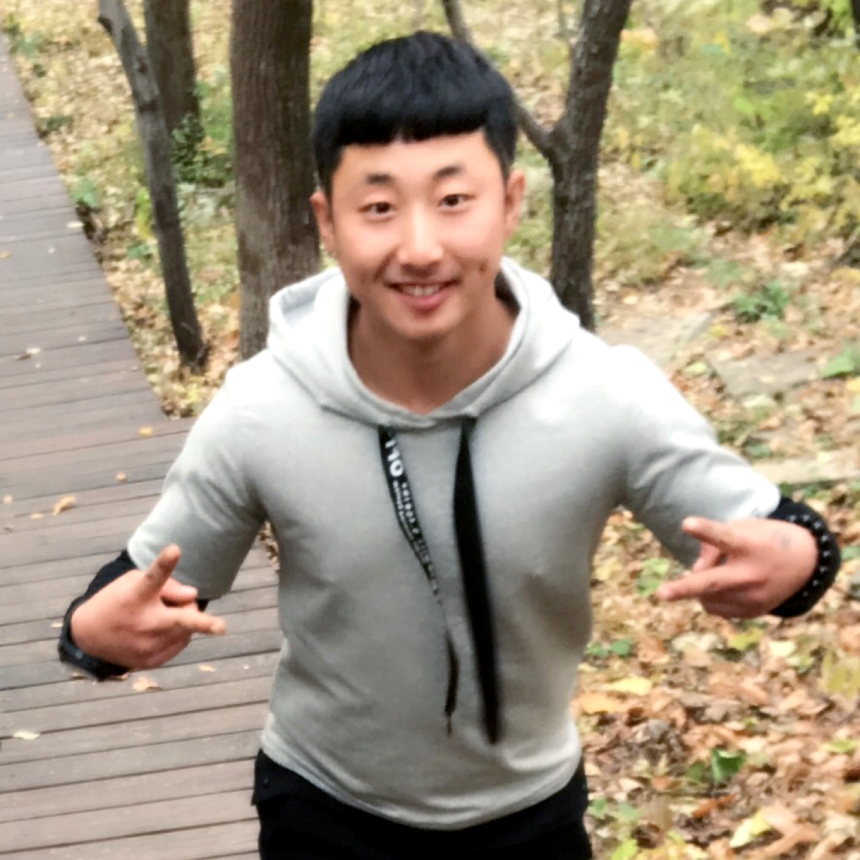 玩命闻酸奶的照片