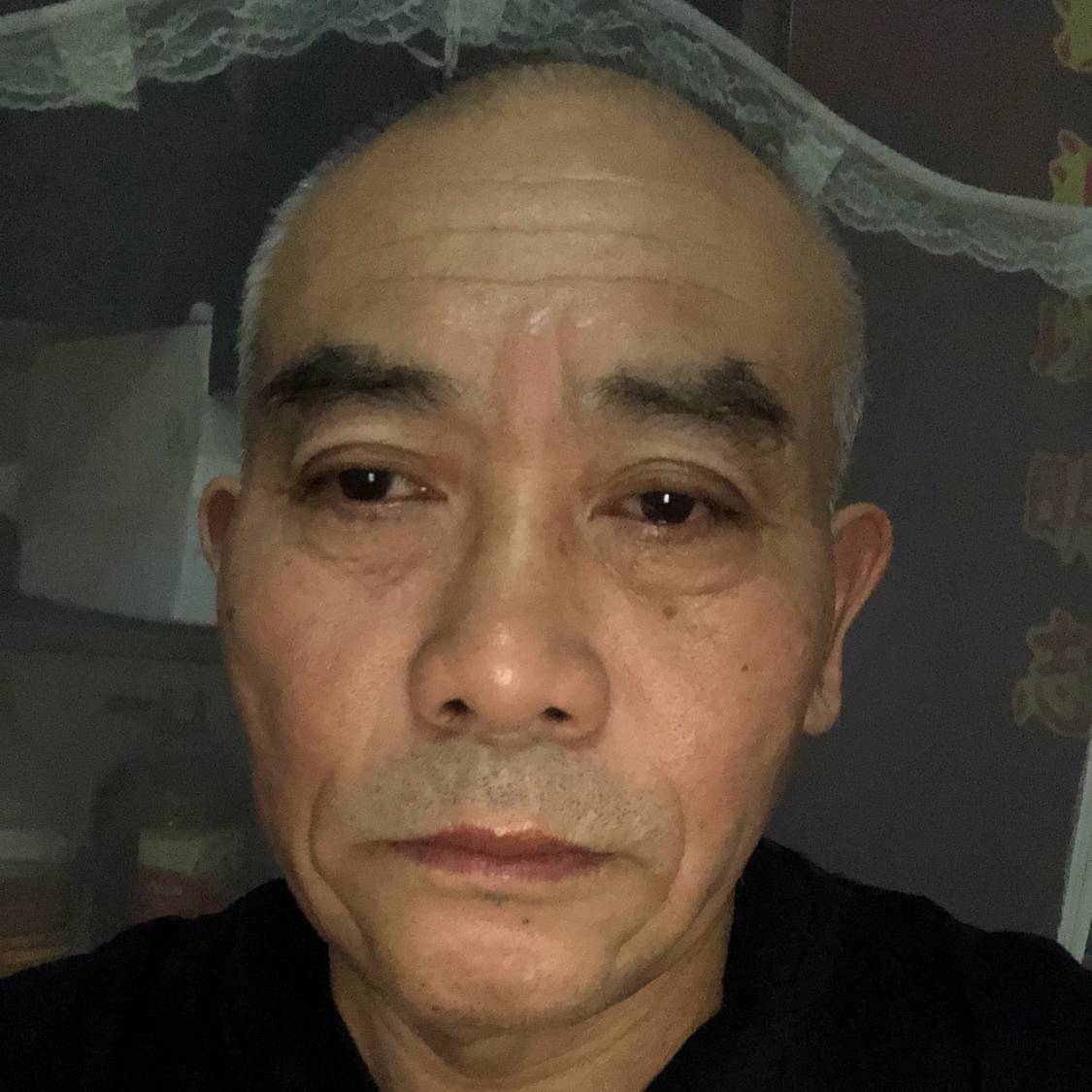 画笔蹙眉负责的照片