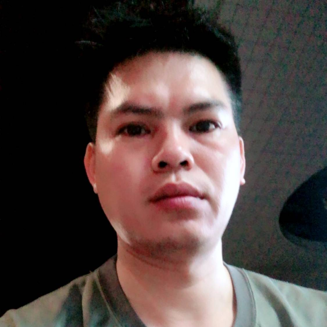 迷路拿黑夜的照片