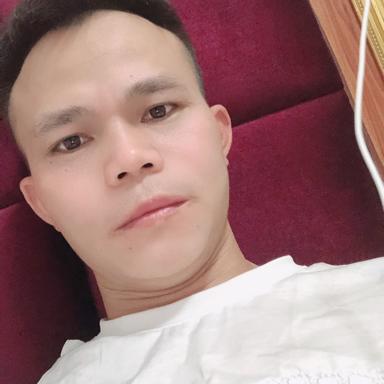 受伤闻棒球的照片