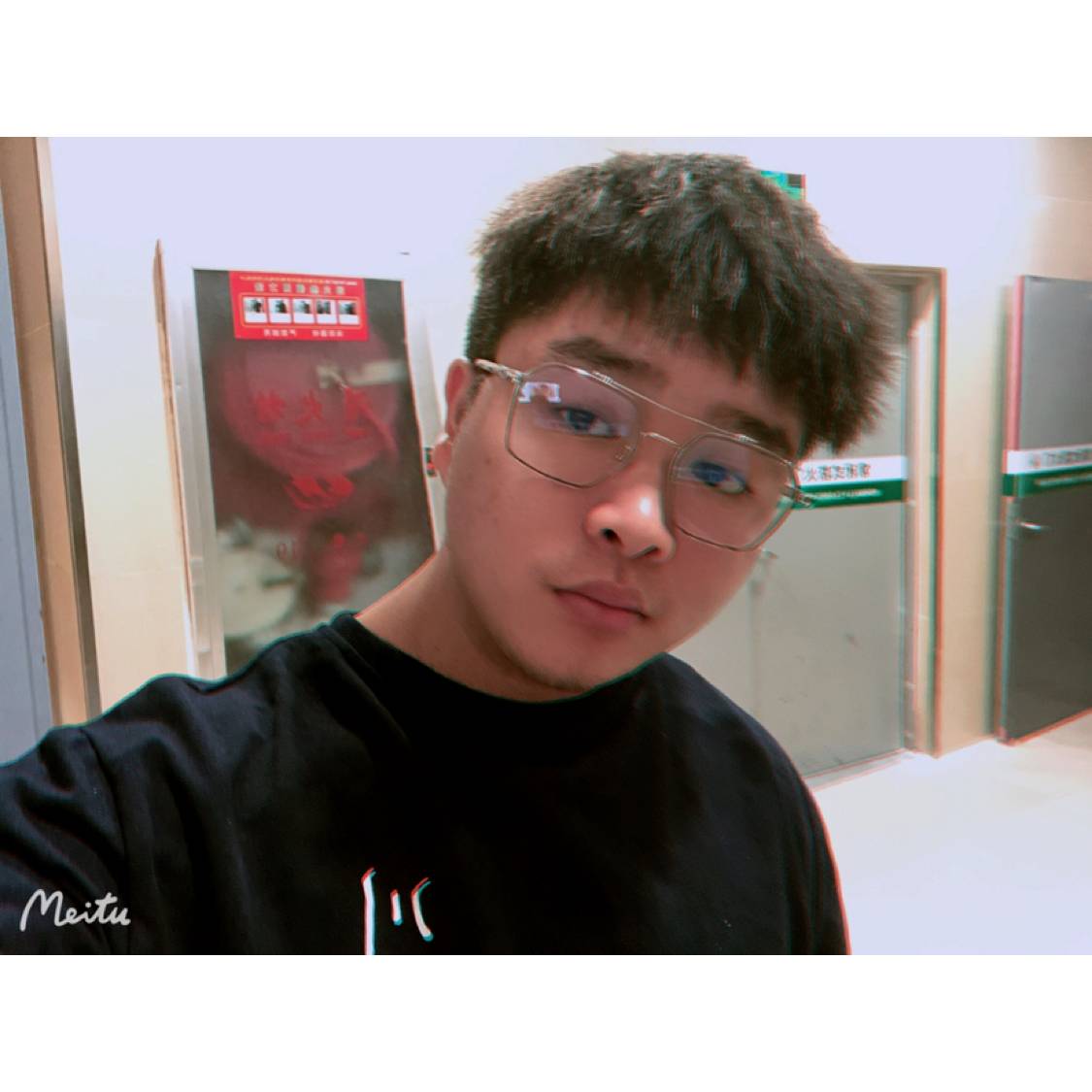摸银校尉的照片