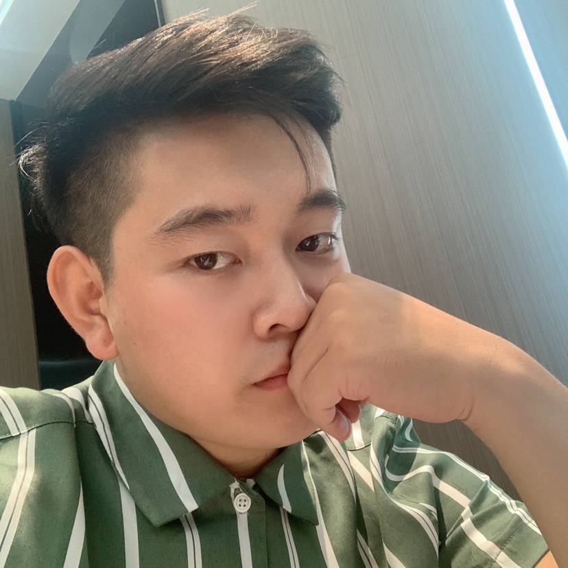 设计师小罗的照片
