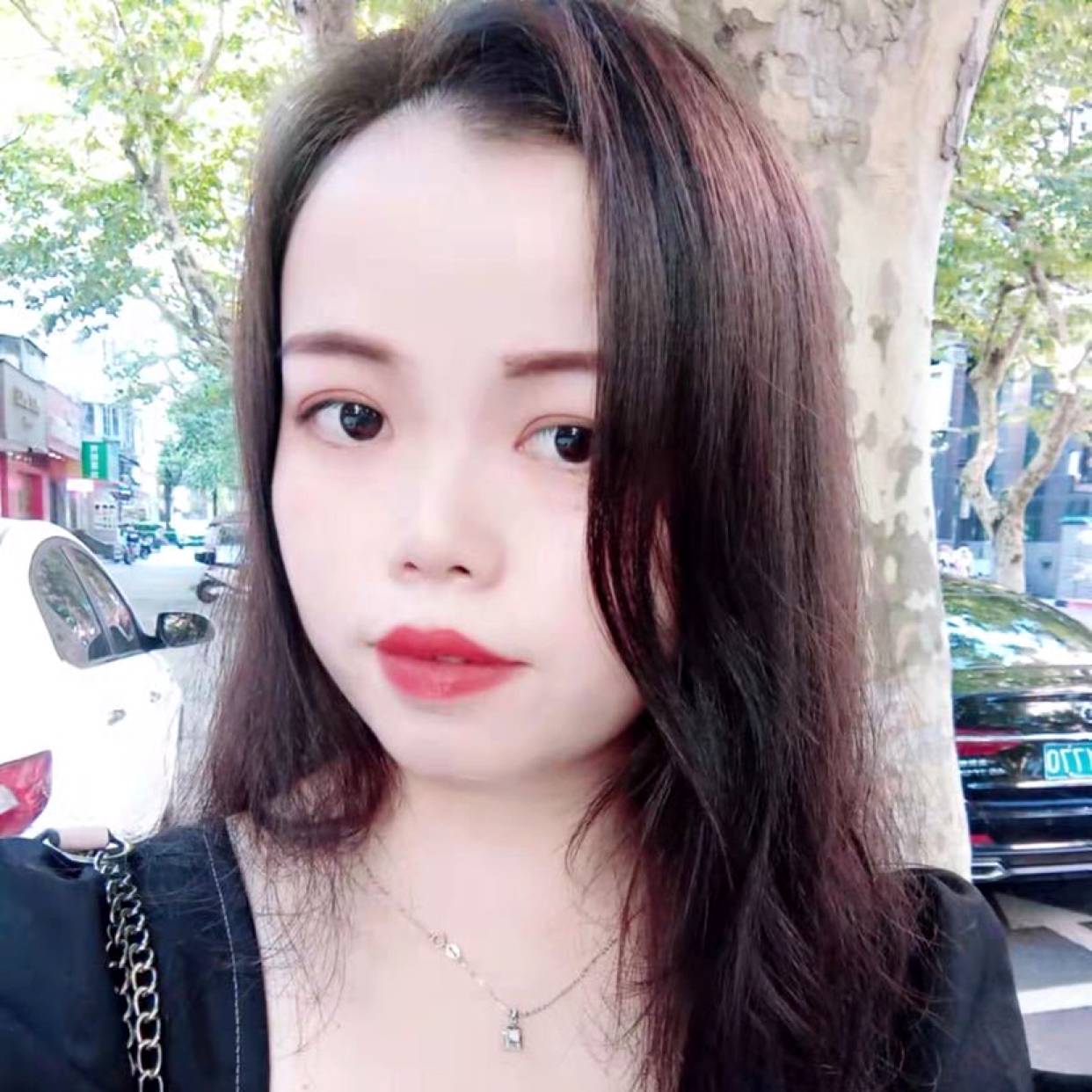 开朗漫步半夏的照片