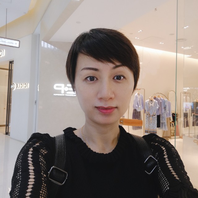 含蓄夏露的照片