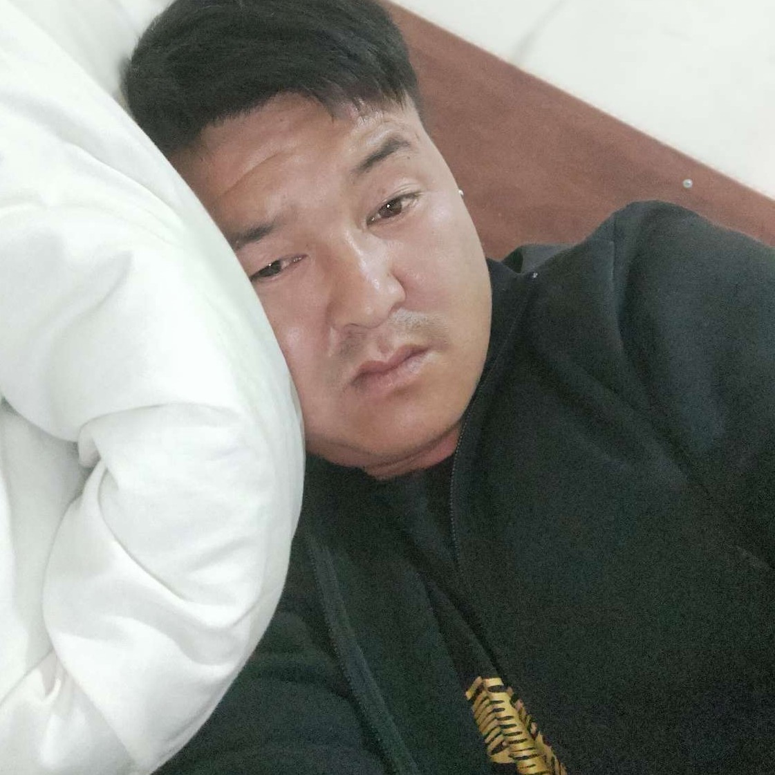 搂着的照片