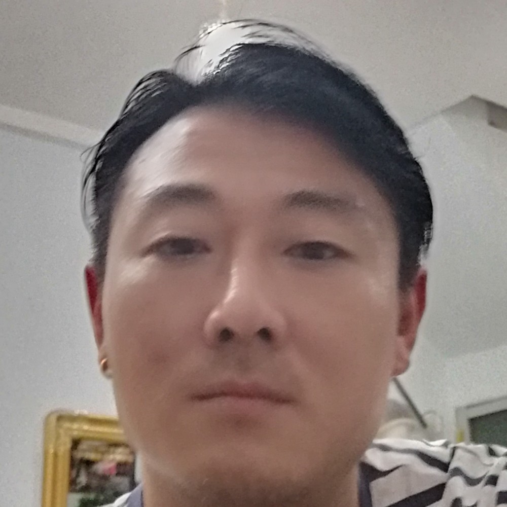 文静的中心的照片