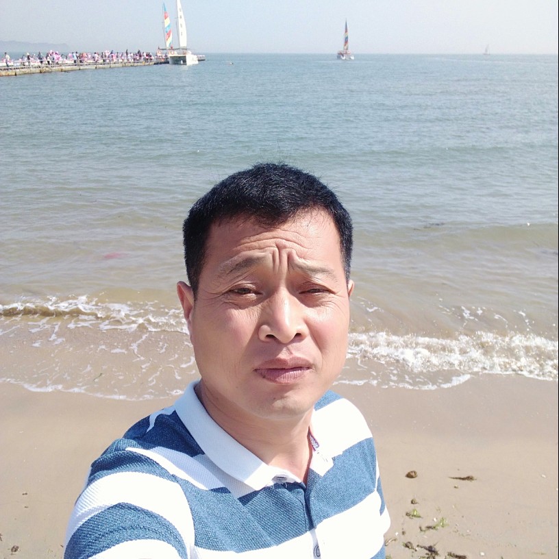快乐路人的照片
