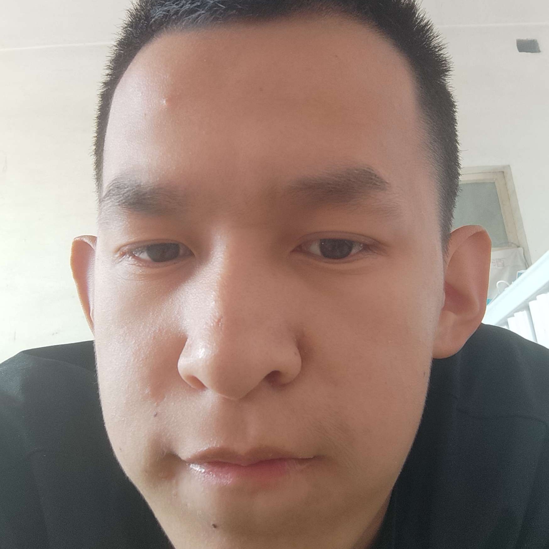 昏睡浅吻石头的照片