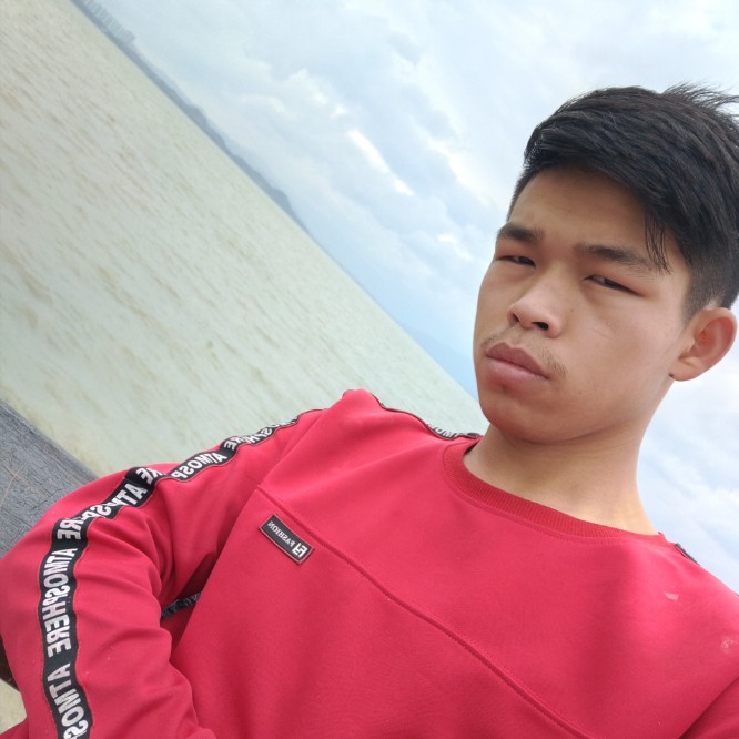 孤單等待小鸭子的照片